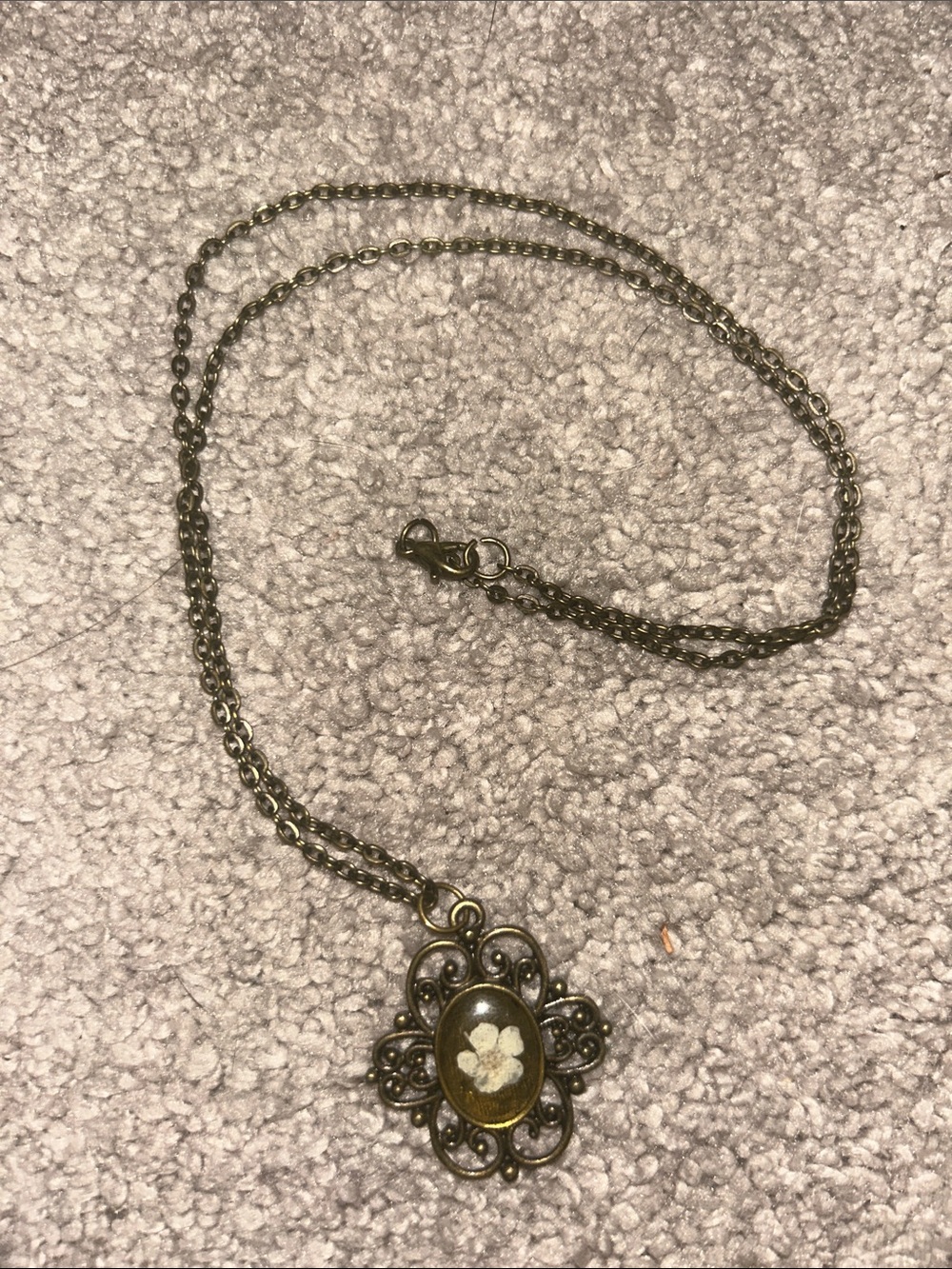 Antique-Style Brown Pressed Flower Pendant Necklace